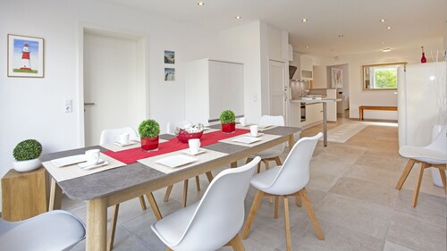 Familienfreundliche Wohnung mit Garten und Sauna, 500 m vom Strand