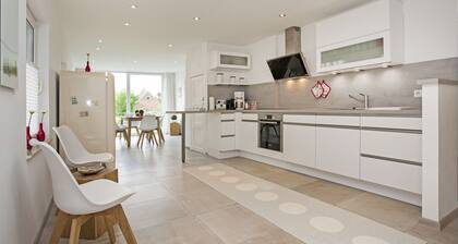 Family-friendly apartment with garden and sauna, 500 m from the beach
