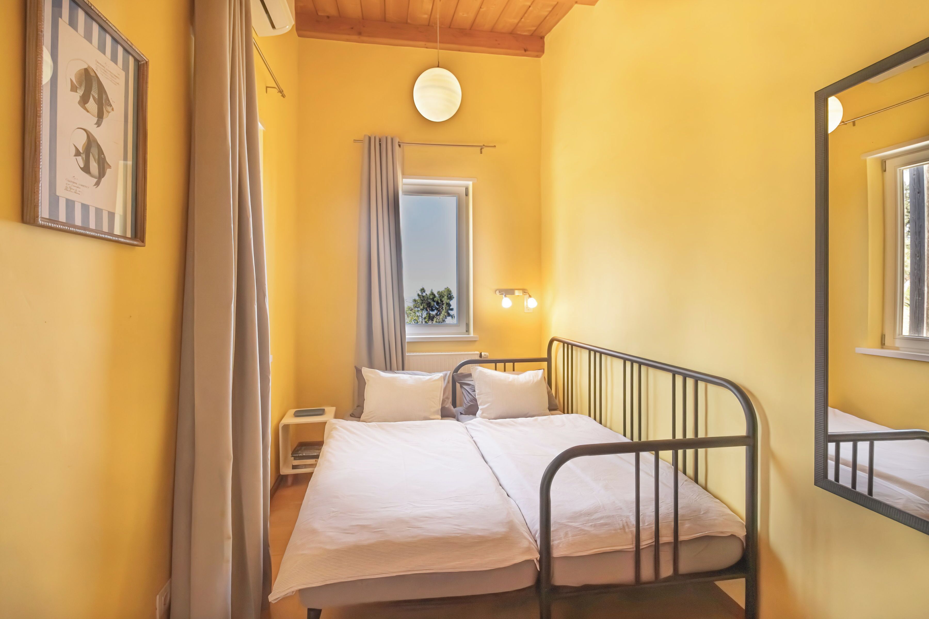 2 bedrooms, WiFi (free), bed sheets