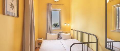 2 bedrooms, WiFi (free), bed sheets