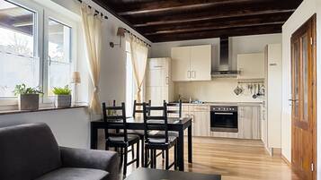Apartment, Balcony (3) | In-room dining