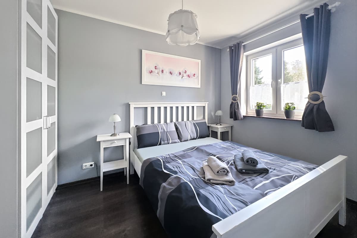 Apartment, Erdgeschoss (2) | Schallisolierte Zimmer, Bügeleisen/Bügelbrett, kostenloses WLAN