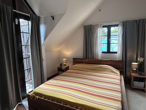 2 bedrooms, in-room safe, travel cot, free WiFi