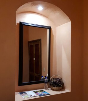 Chambre Triple (1 Double Bed and 1 Single Bed) | Wi-Fi gratuit, draps fournis
