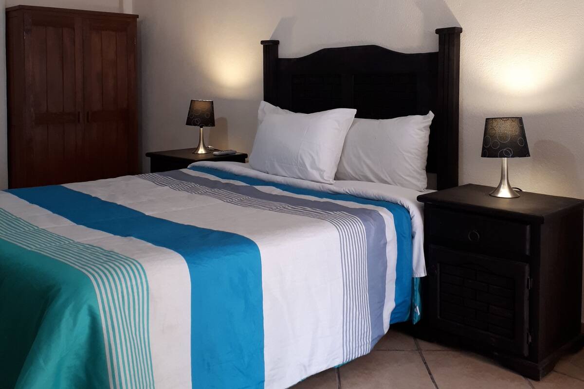 Habitación triple (1 Double and 1 Single Bed) | Wifi gratis y ropa de cama