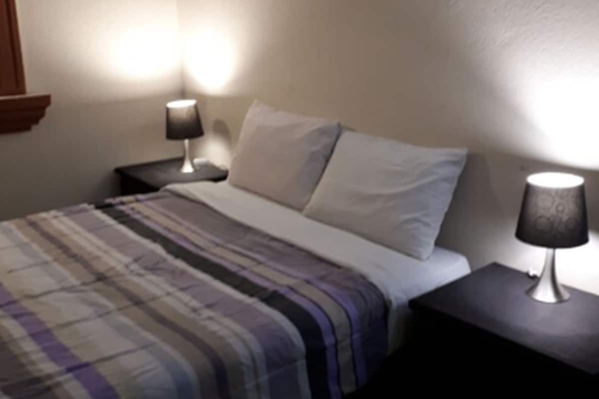 Habitación cuádruple, 2 camas matrimoniales | Wifi gratis y ropa de cama
