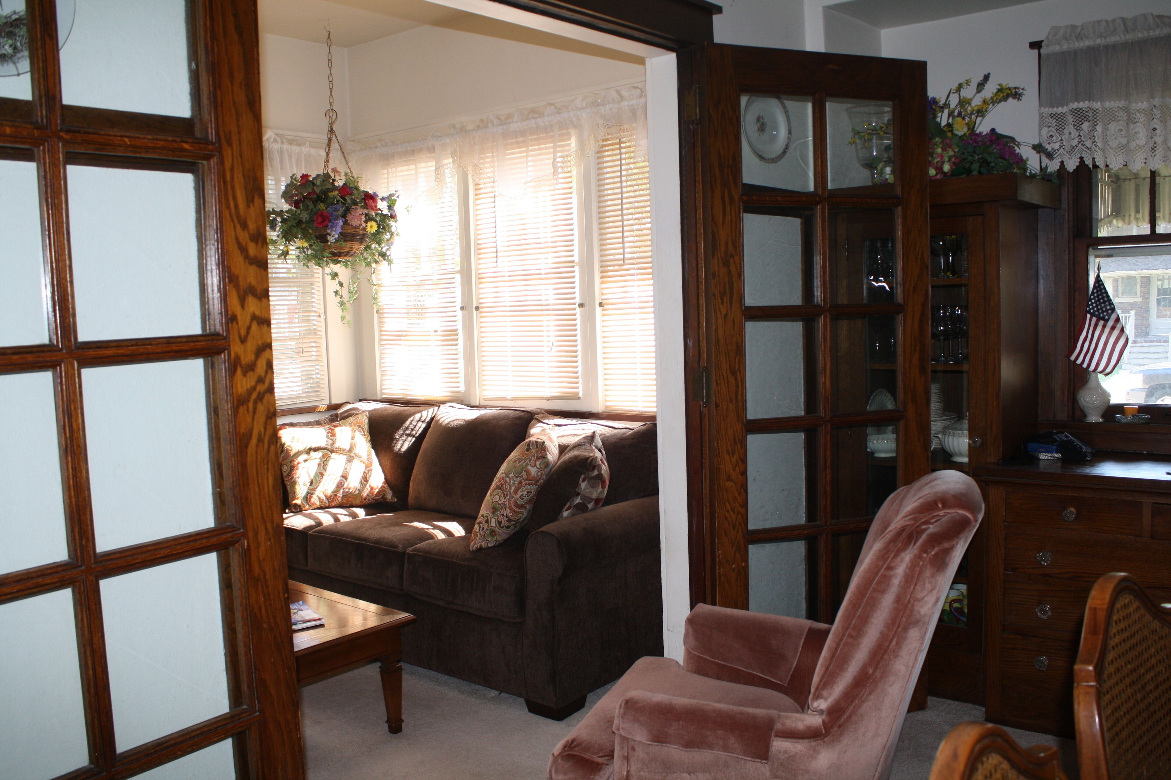 Smart TV, fireplace, video games, DVD player