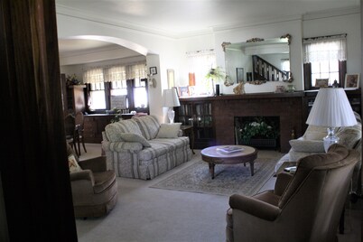 Welcome to Grandma's House! I'd love to host your family&friends! 2 night min!