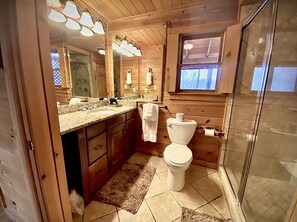 Shower, towels - Seclusion, perfect location, escape the crowds, pet friendly (Sevierville)