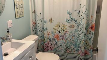 Combined shower/bathtub, hair dryer, towels, soap