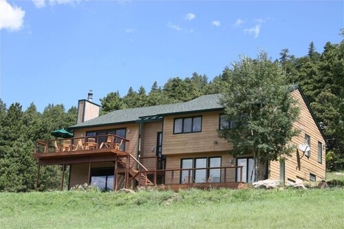 Contemporary Mtn. Home near Red Rocks and Denver with Gourmet Kitchen