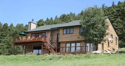 Contemporary Mtn. Home near Red Rocks and Denver with Gourmet Kitchen