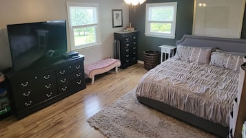 4 Schlafzimmer, Schreibtisch, Bügeleisen/Bügelbrett, kostenloses WLAN