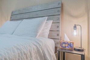 3 bedrooms, desk, iron/ironing board, travel crib