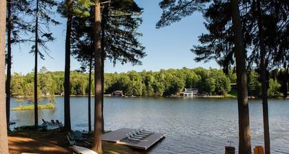 Relaxing Luxury Lakefront Stay - Short walk to Town, Water Safari & Dining.