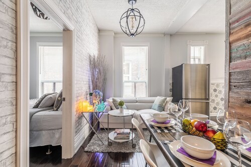 Rustic Modern 2 Bedroom Stylish Suites w/Private Terrace Downtown Toronto