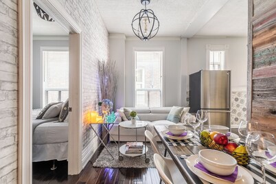 Rustic Modern 2 Bedroom Stylish Suites w/Private Terrace Downtown Toronto
