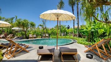 Outdoor pool, sun loungers