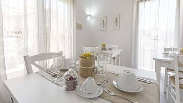 Ókeypis morgunverðarhlaðborð daglega