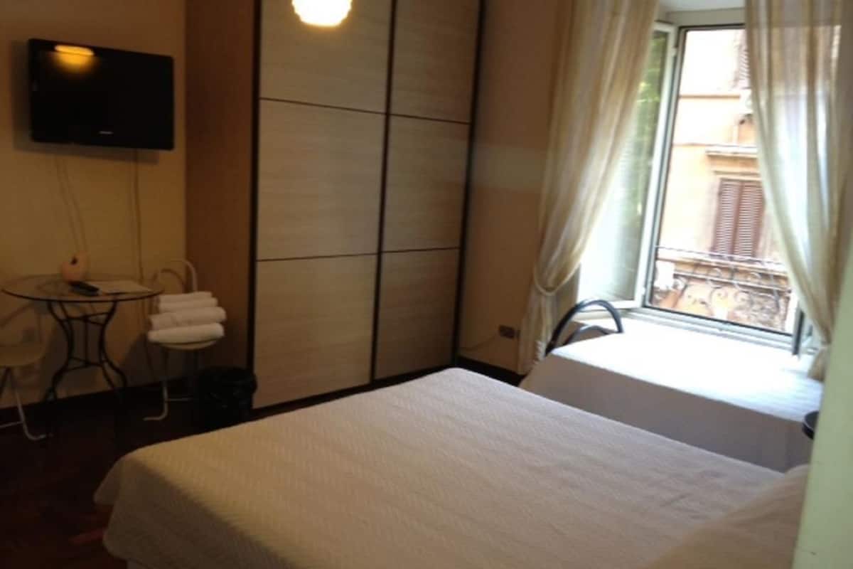 Triple Room | In-room safe, desk, blackout drapes, iron/ironing board (on request)
