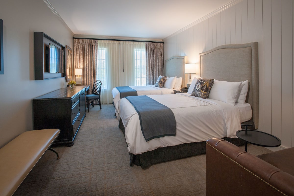 Premium bedding, in-room safe, desk, iron/ironing board