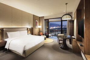 Premium bedding, down duvets, minibar, in-room safe