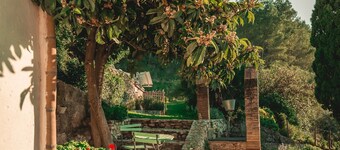 Masia Mas d'en Giralt. 1722 Catalan Farm House near the sea in Sitges & BCN 