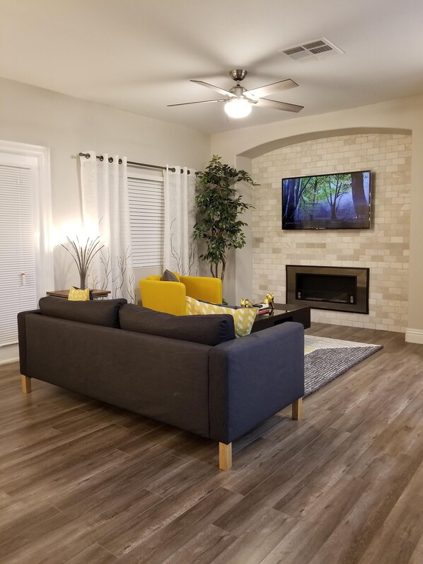 Living area | Smart TV, fireplace, DVD player, books