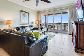 Smart TV, fireplace, DVD player, toys