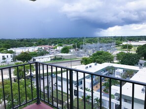 Property grounds - NEWLY RENOVATED SMART HOME CONDO WITH CITY VIEW!!! (North Miami)