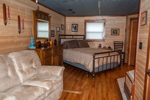 5 bedrooms, iron/ironing board, free WiFi, bed sheets