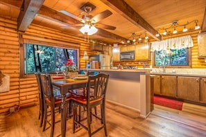 Full-sized fridge, microwave, oven, stovetop