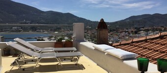 Agapi Nefeli, unique roofterrace view to sea port & town island MamaMia Skopelos