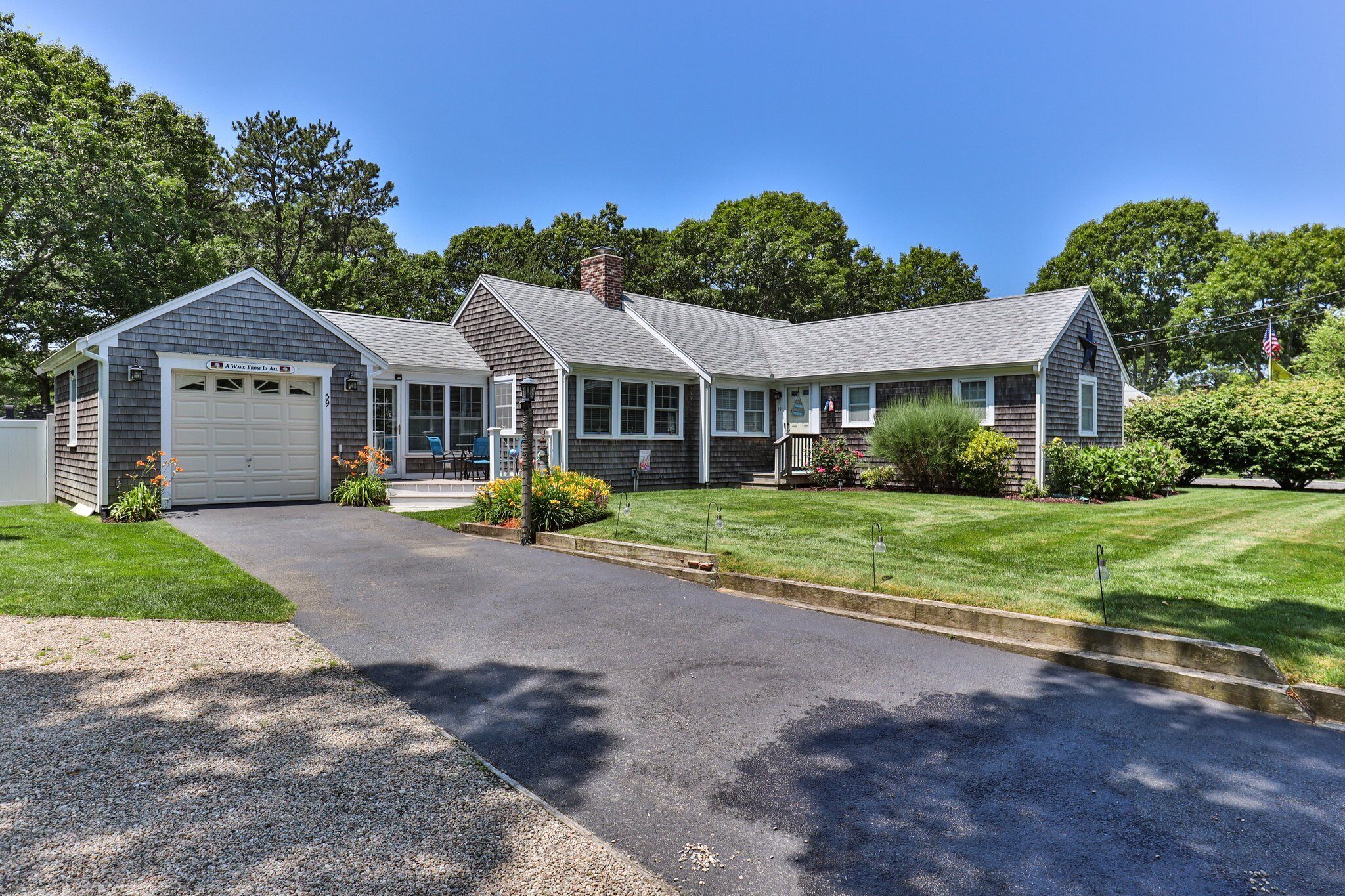 Immaculate 4 Bedroom / 2 Bath (less than .5 miles to the beach) w/Central AC