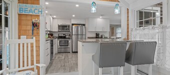 Immaculate 4 Bedroom / 2 Bath (less than .5 miles to the beach) w/Central AC