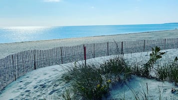Beach nearby, sun loungers, beach towels