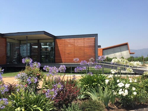 Scenic Mountain Retreat in Santiago Wine Country near Don Melchor Winery