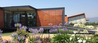 Scenic Mountain Retreat in Santiago Wine Country near Don Melchor Winery