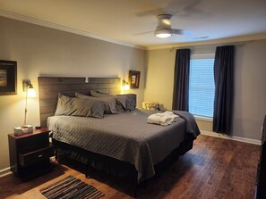 4 camere, una scrivania, ferro/asse da stiro, Wi-Fi gratuito