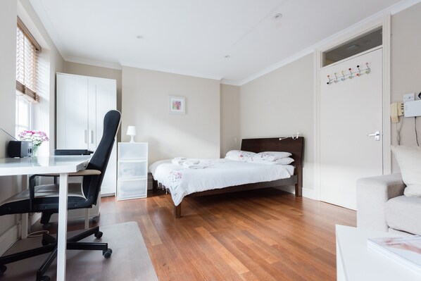 防敏寢具、書桌、熨斗/熨衫板、免費 Wi-Fi