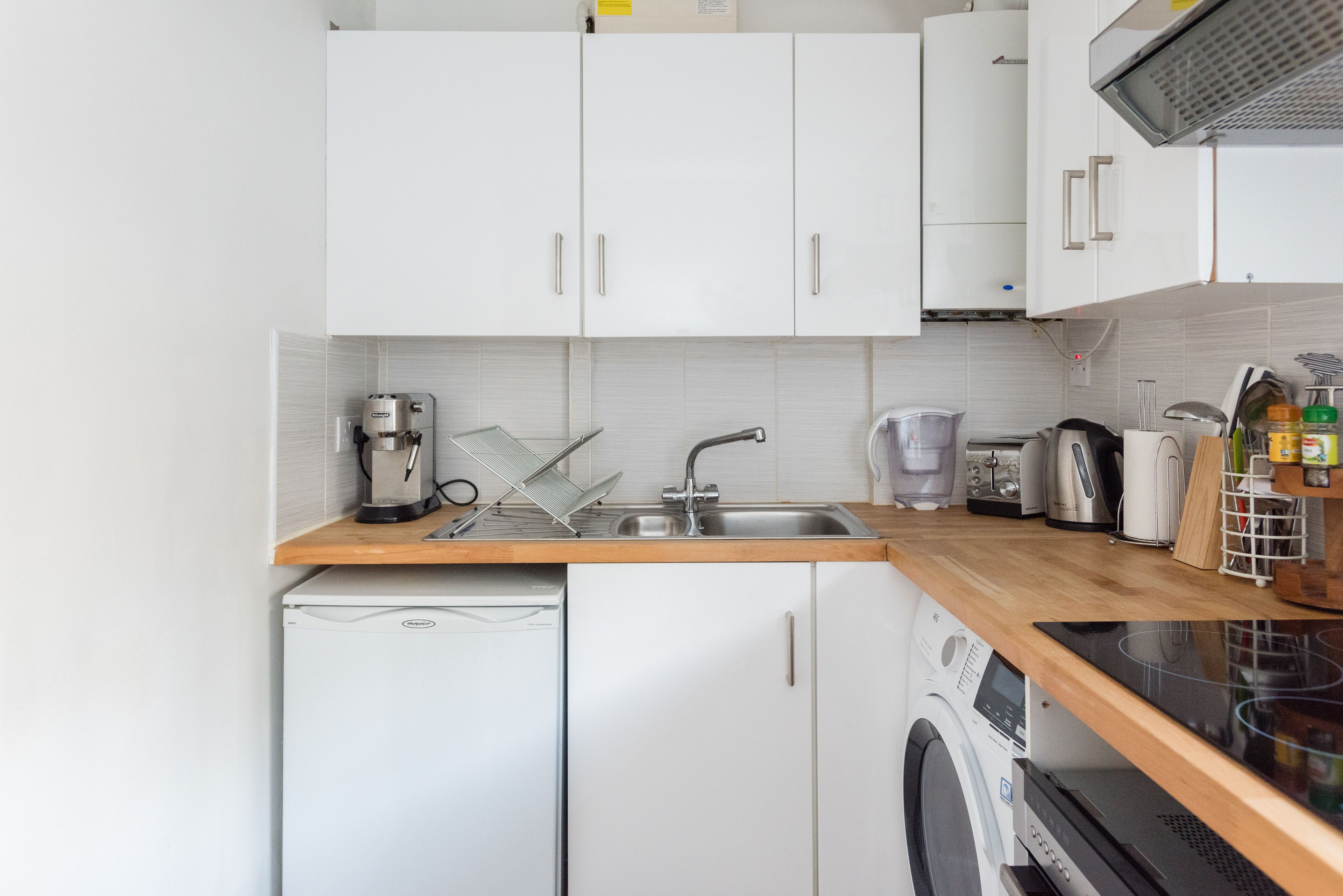 Réfrigérateur, micro-ondes, four, plaque de cuisson