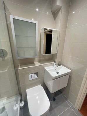 花灑/浴缸組合、風筒、提供毛巾、洗頭水