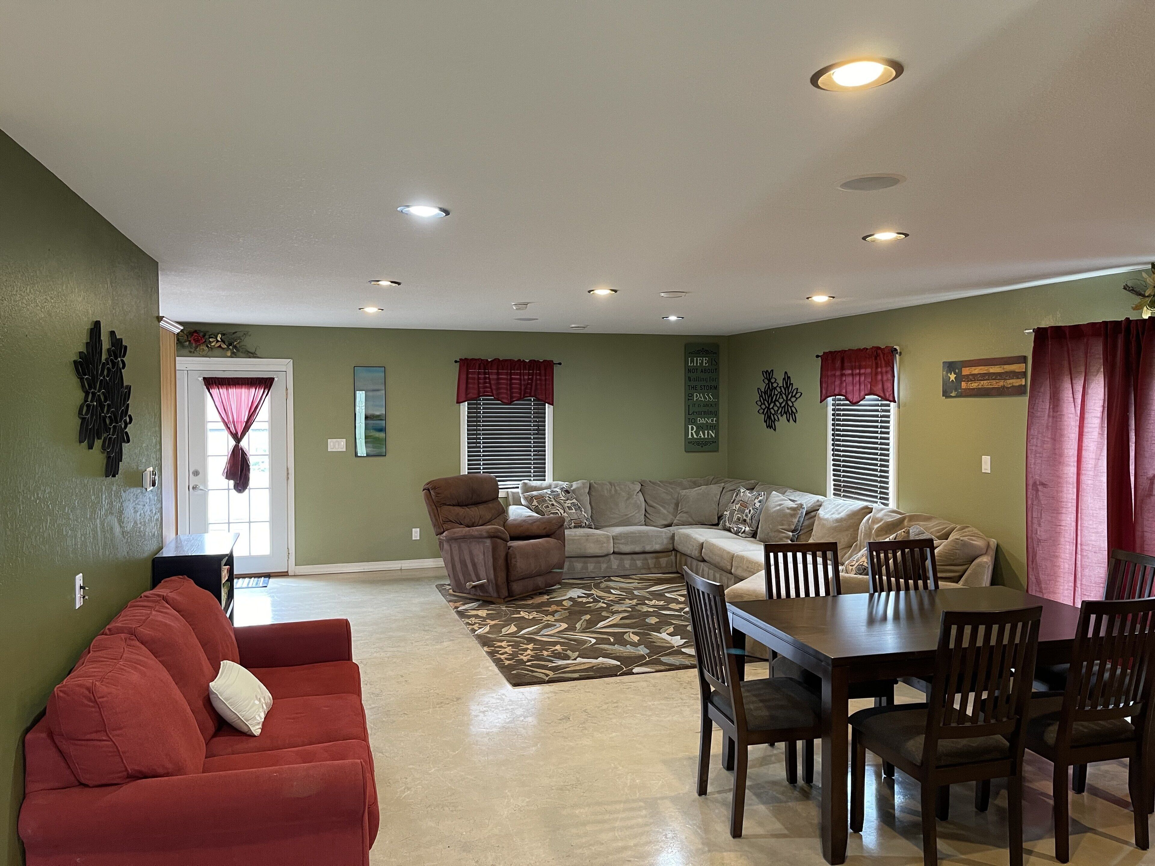 TV, fireplace, DVD player, books