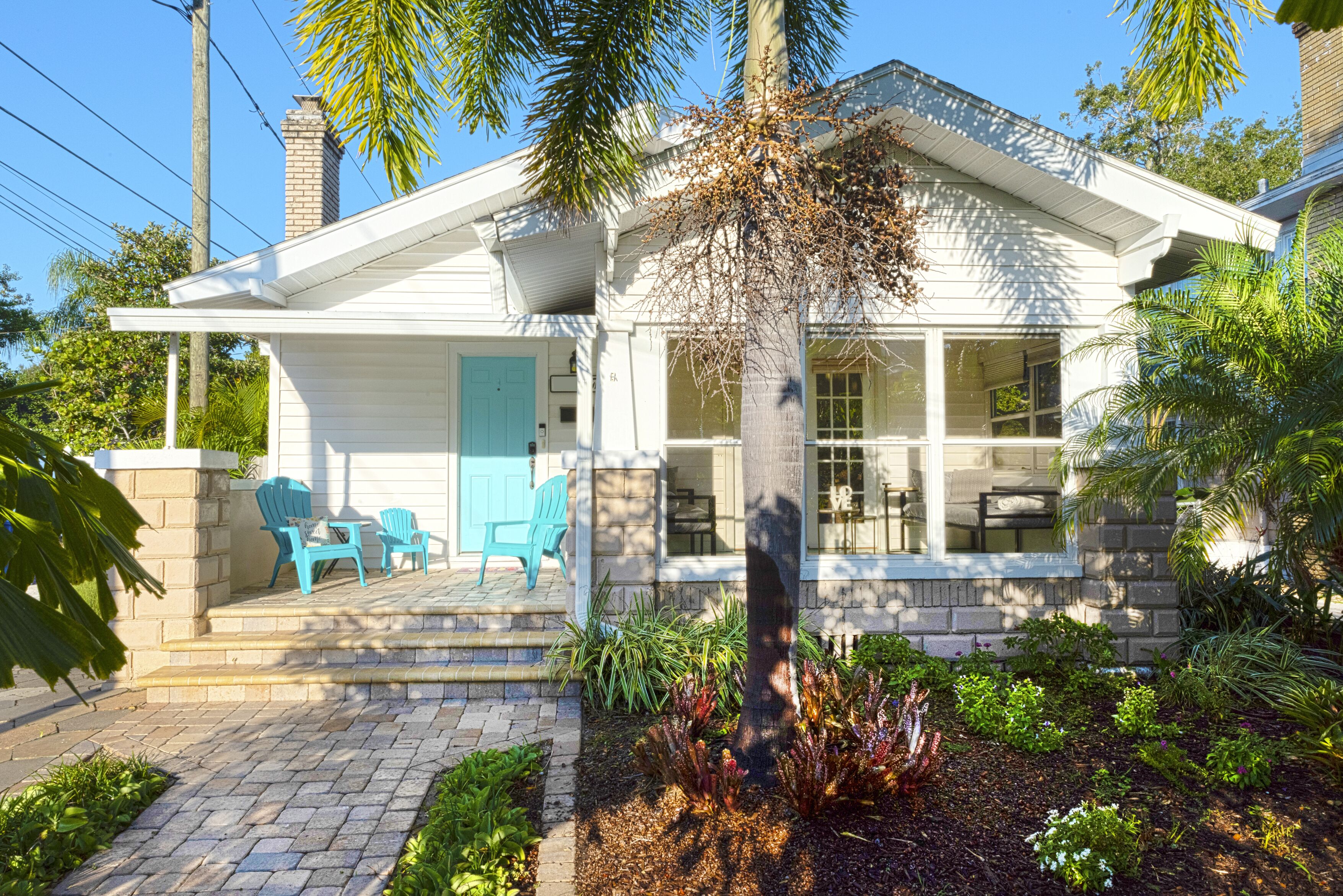 Captivating Cottage in a Beautiful Neighborhood near Downtown, Beaches, Parks