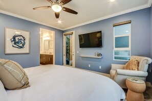 3 bedrooms, in-room safe, desk, iron/ironing board