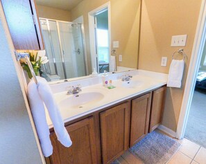 Combined shower/bathtub, hair dryer, towels, soap
