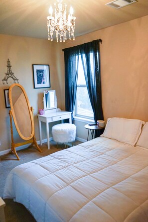 4 bedrooms, desk, iron/ironing board, free WiFi