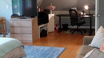 1 bedroom, desk, iron/ironing board, free WiFi