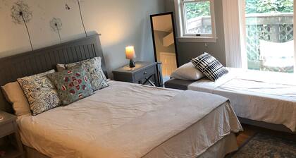 Recién reformado, suite soleada y soleada. 15 minutos en coche fácil a Boston