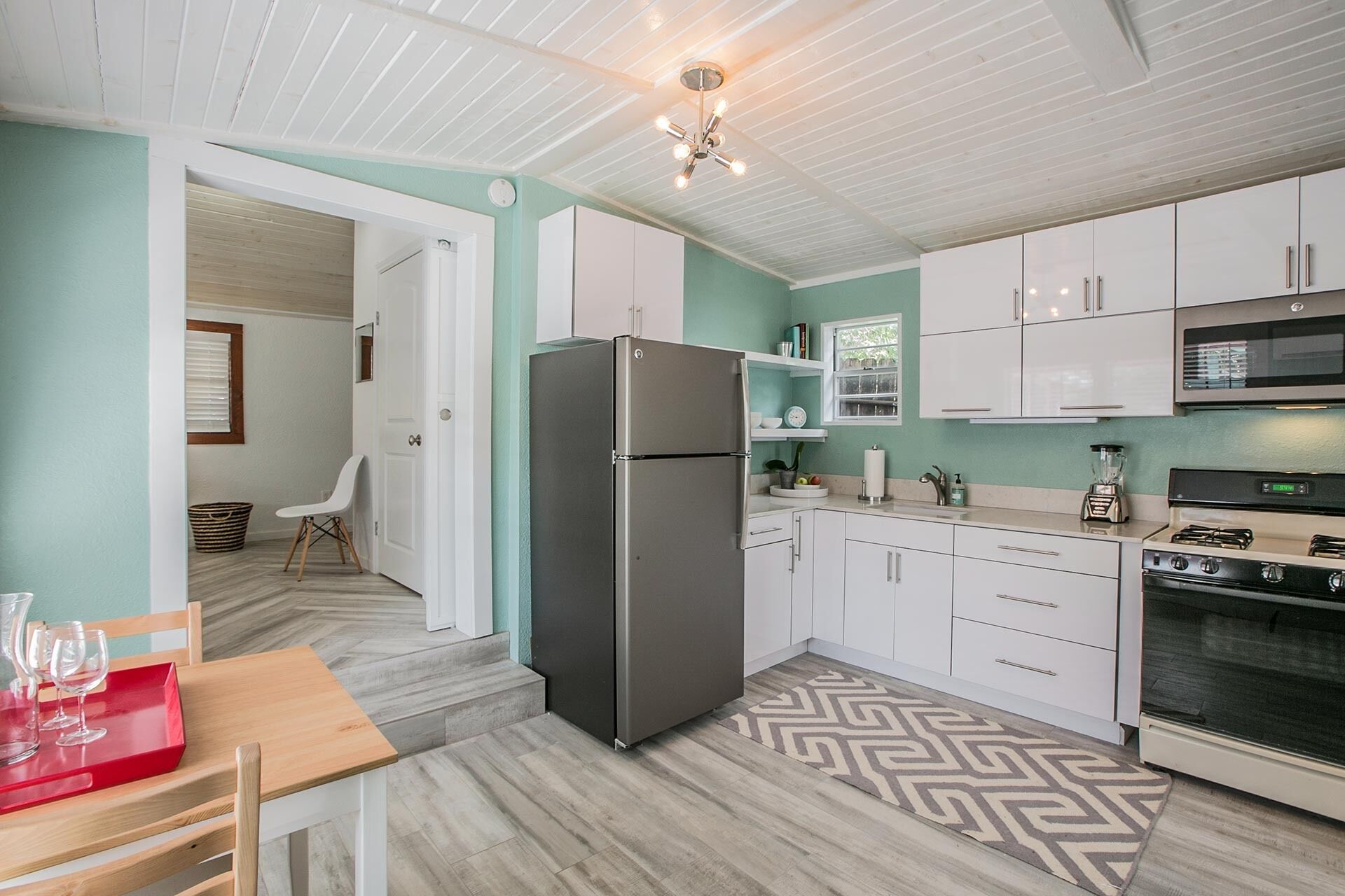 Deep Eddy Cottage - Ideal Austin location